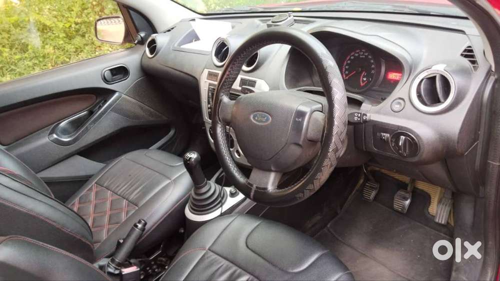 Ford Figo (2011) Red