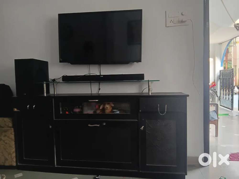 Good condition Led TV Unit