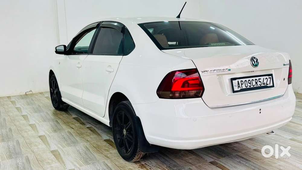Volkswagen Vento 1.6 Highline (automatic)
