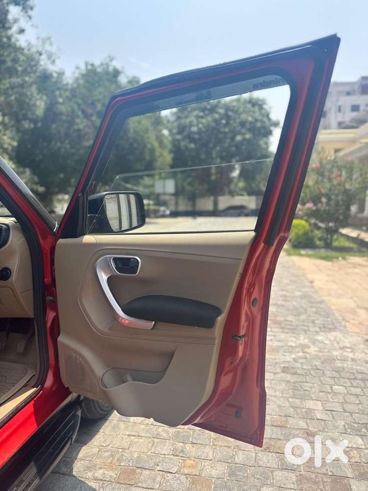 Mahindra Tuv 300 T10 Dual Tone, 2019, Diesel