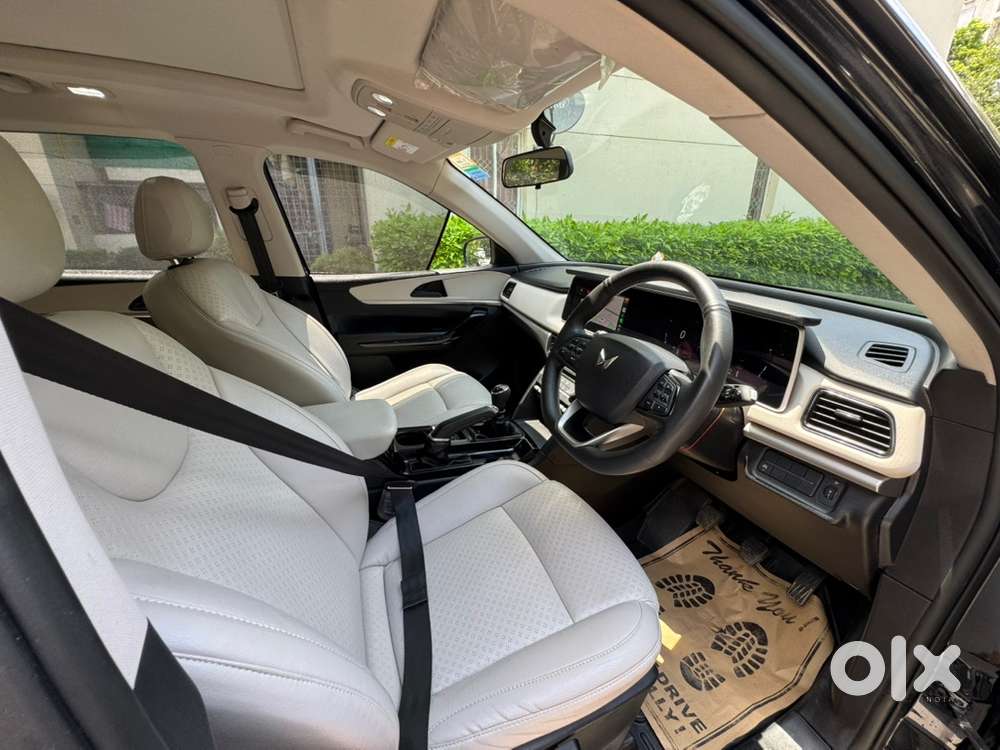 Mahindra Xuv700 2025 Petrol 19500 Km Driven