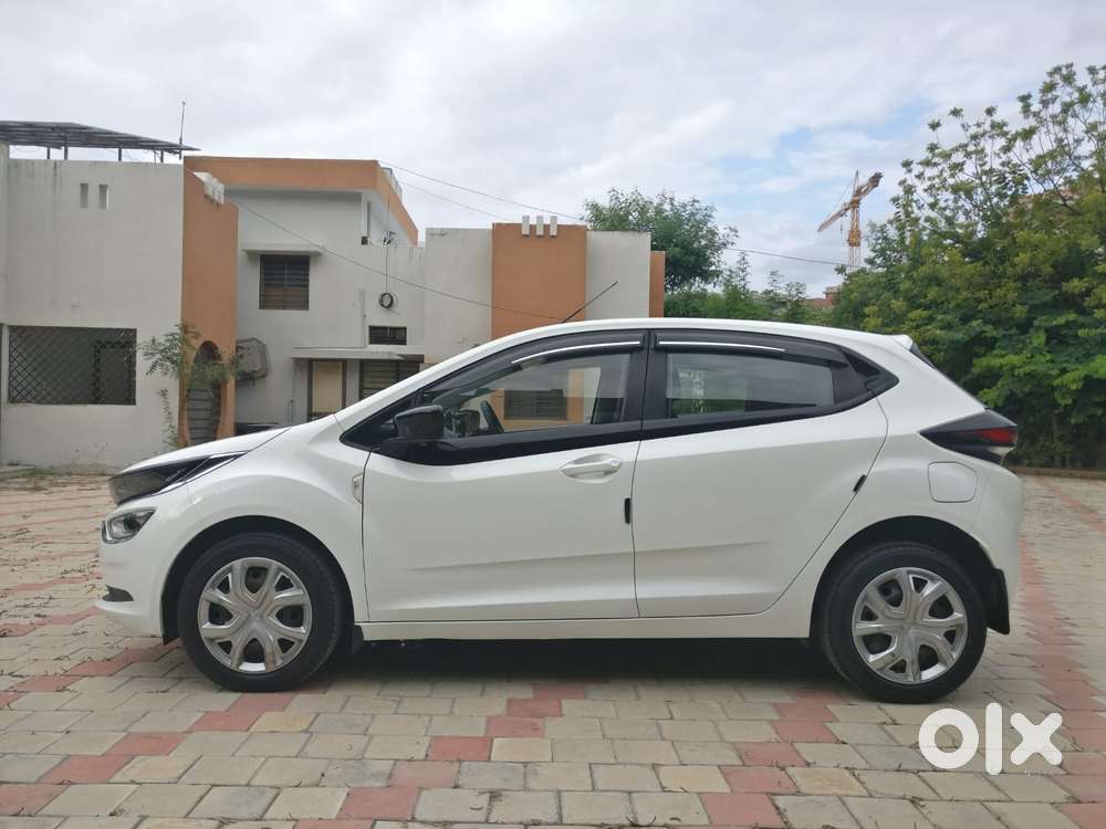 Tata Altroz, 2022, Petrol