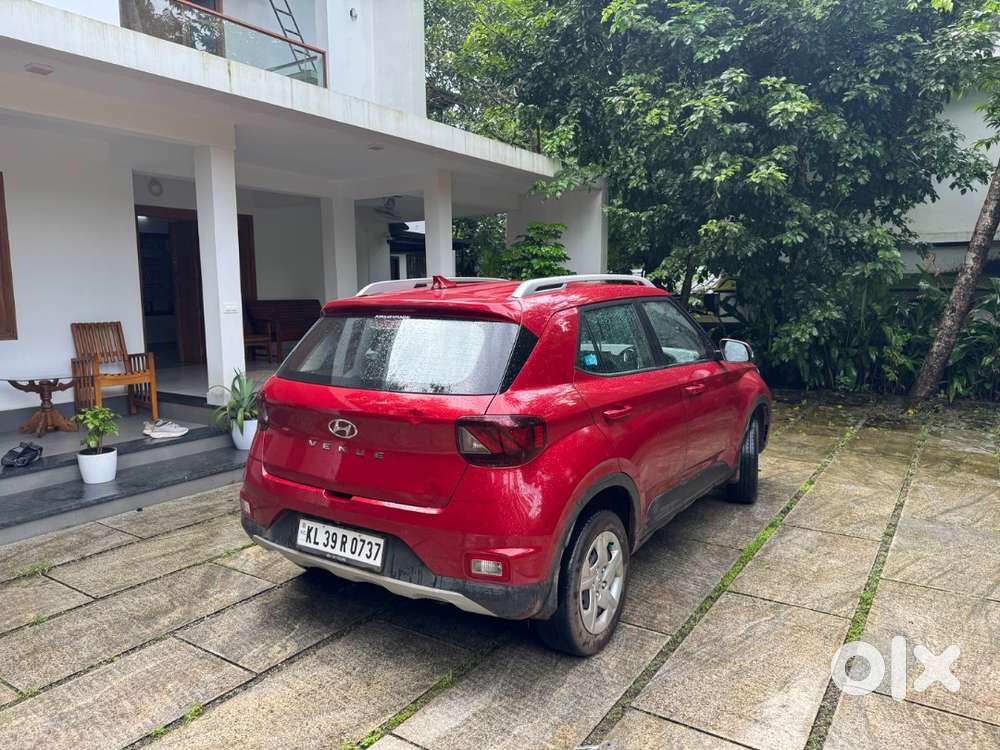Hyundai Venue 2021 Petrol Well Maintained