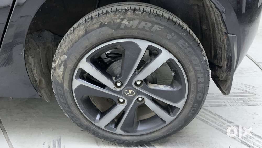 Tata Altroz 1.2 Xza Plus Dark Edition Dct, 2023, Petrol