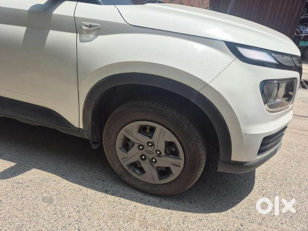 Hyundai Venue 2023 S Petrol Manual - Barely Used