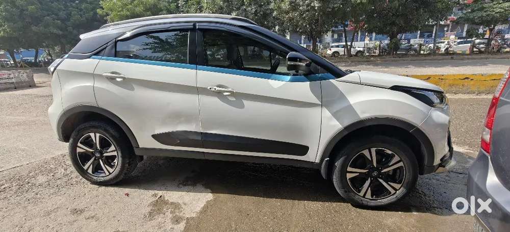 Tata Nexon Ev Max Xz+ Lux With 7.2kw Fast Charger