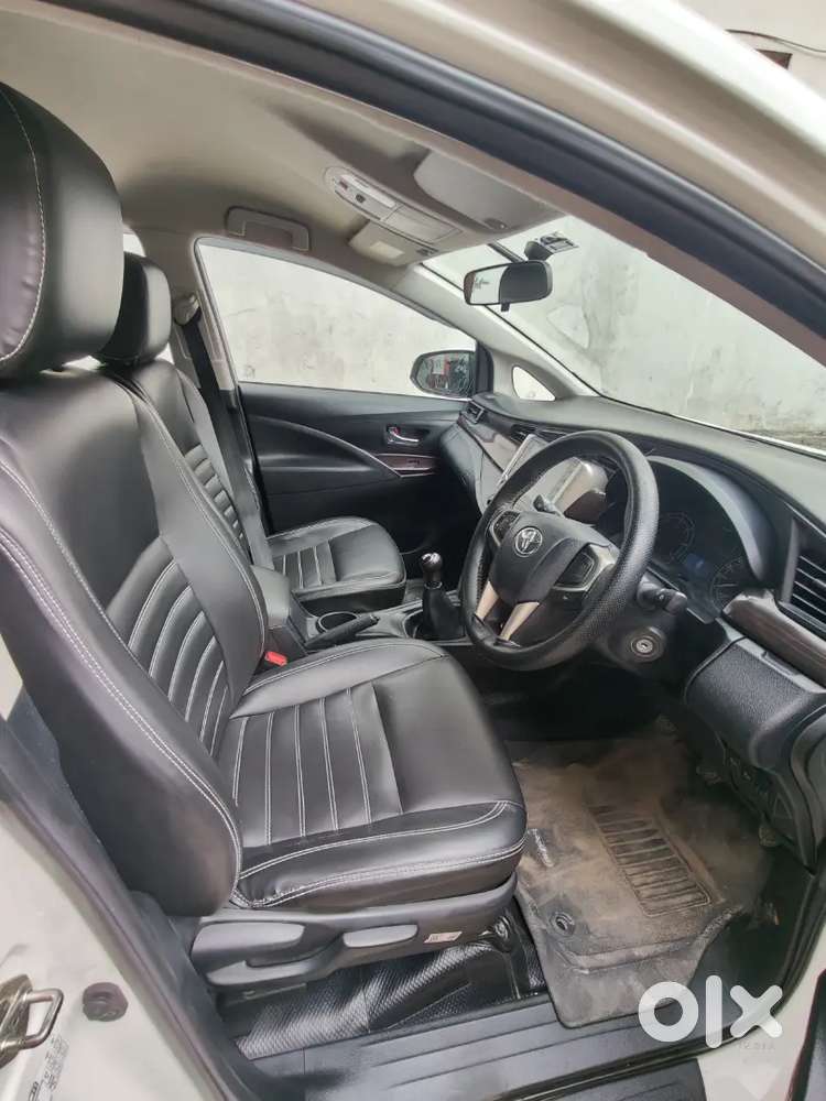 Toyota Innova Crysta 2.4 G Plus 2025