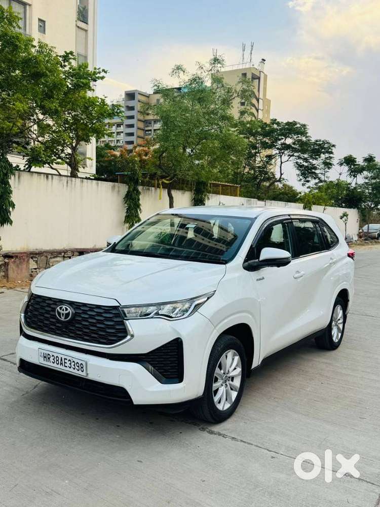 Toyota Innova Hycross 2.0 Vx (o) Hybrid 7 Str, 2023, Petrol