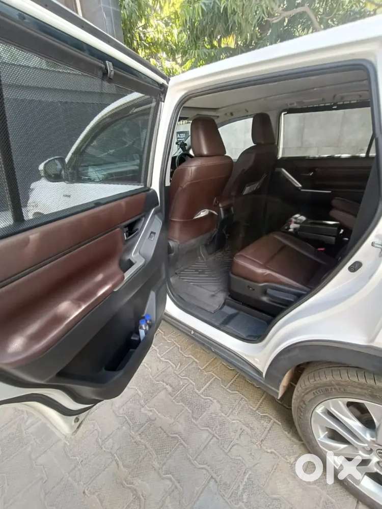 2023 Toyota Innova Hycross  Super White  Hr87  Executive - Owned