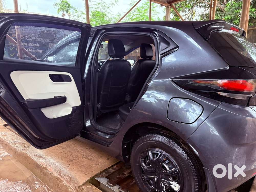 Tata Altroz Petrol 2022