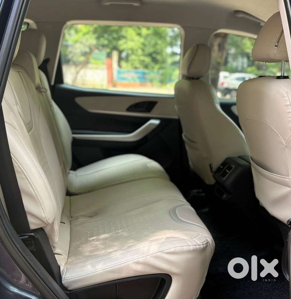 Mahindra Xuv700, 2025, Petrol