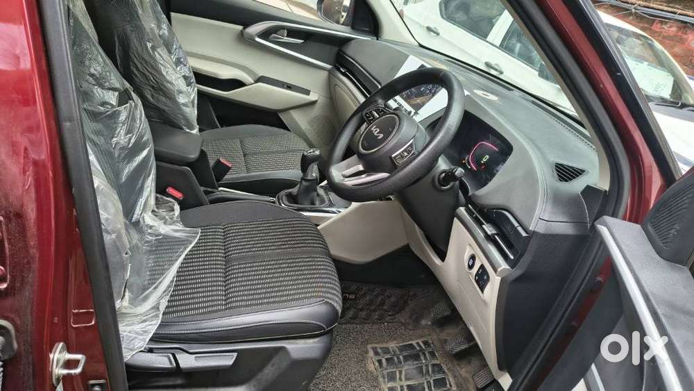 Kia Carens 1.5 Prestige Plus 7 Str Imt, 2024, Petrol
