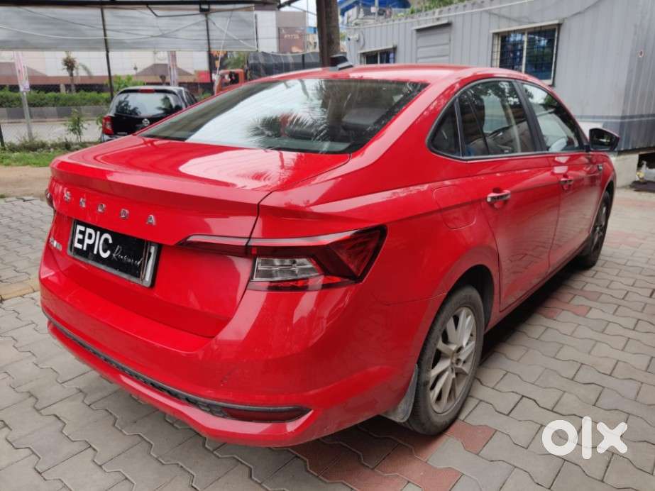 Skoda Slavia Ambition 1.0l Tsi At, 2022, Petrol