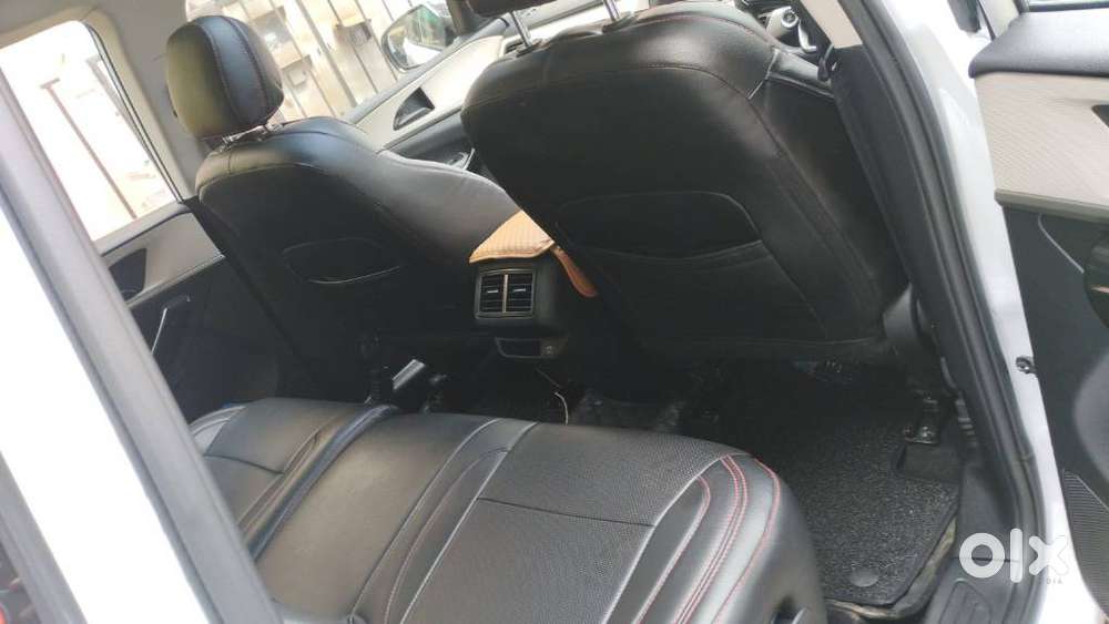 Mahindra Xuv700 2.2 Ax 5 Diesel Mt 7 Str, 2025, Diesel