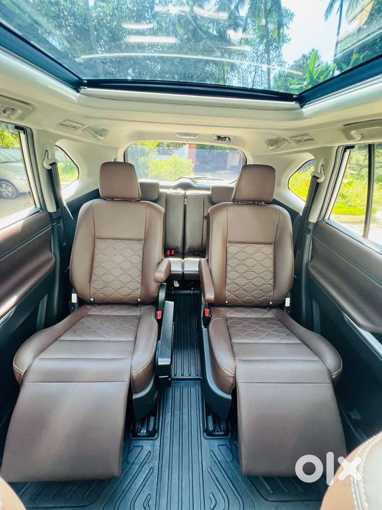 Toyota Innova Hycross 2.0 Zx (o) Hybrid 7 Str, 2025, Petrol