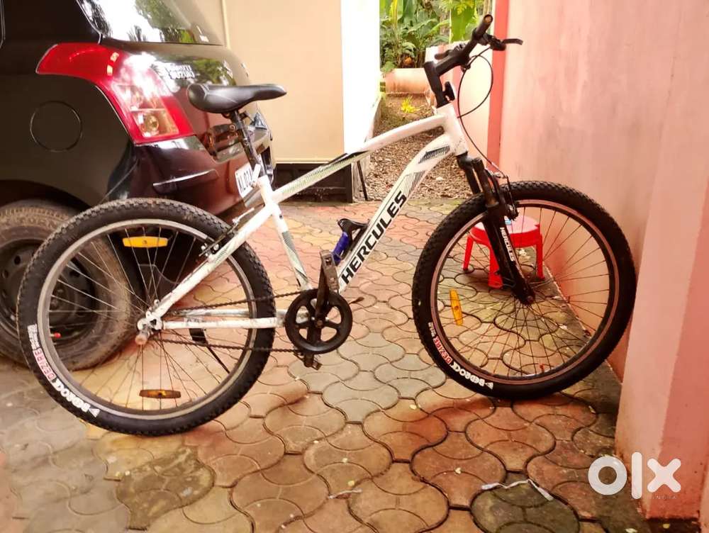 Hercules trailfire ht white colour single speed cycle Bicycles