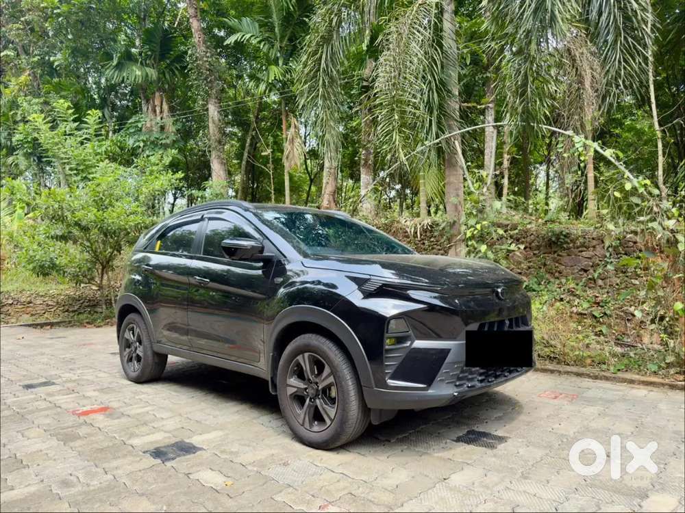 Tata Nexon Creative Plus Ps (panoramic Sunroof) Dark Edition