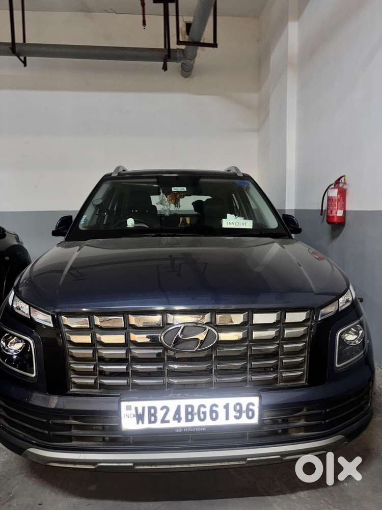 Hyundai Venue 2022 Petrol Well Maintained