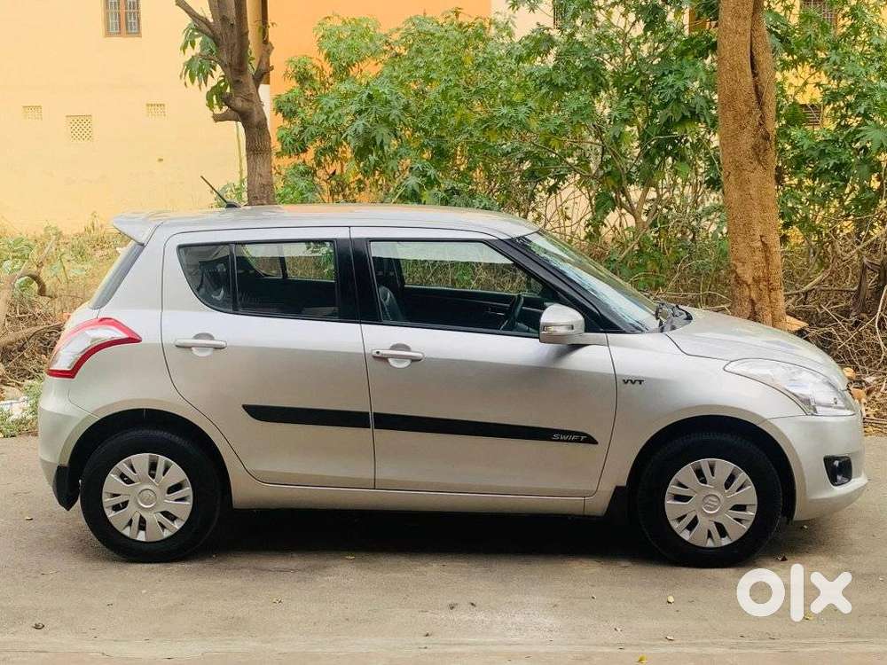 Maruti Suzuki Swift Vxi 1.2 Abs Bs-iv, 2013, Petrol