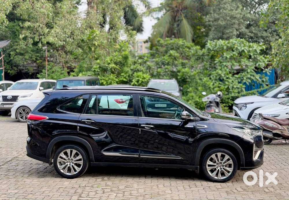 Toyota Innova Hycross 2.0 Zx Hybrid 7 Str, 2024, Petrol