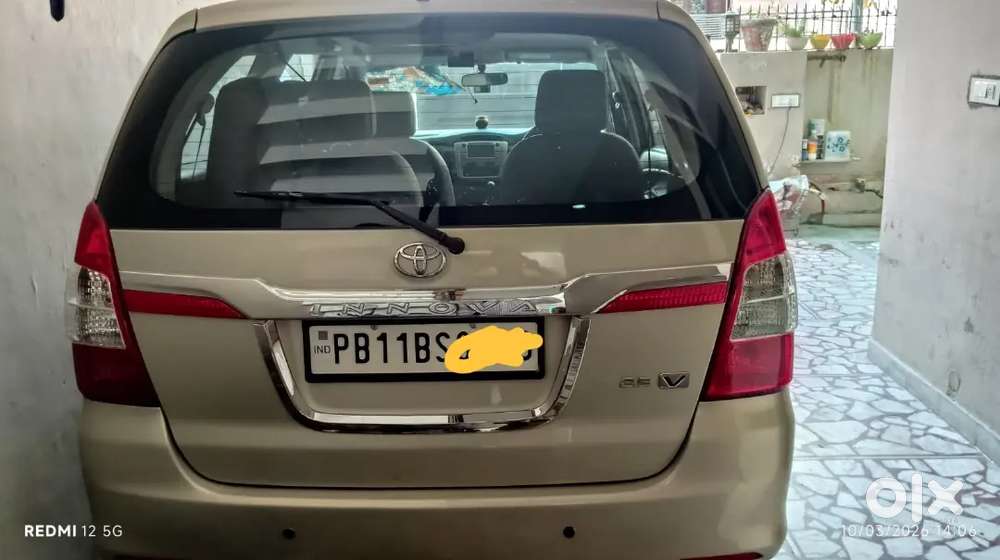 Toyota Innova 2015