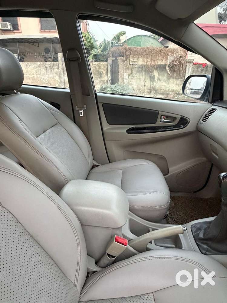 Toyota Innova 2.5 Z Diesel 7 Seater Bs Iv, 2014, Diesel