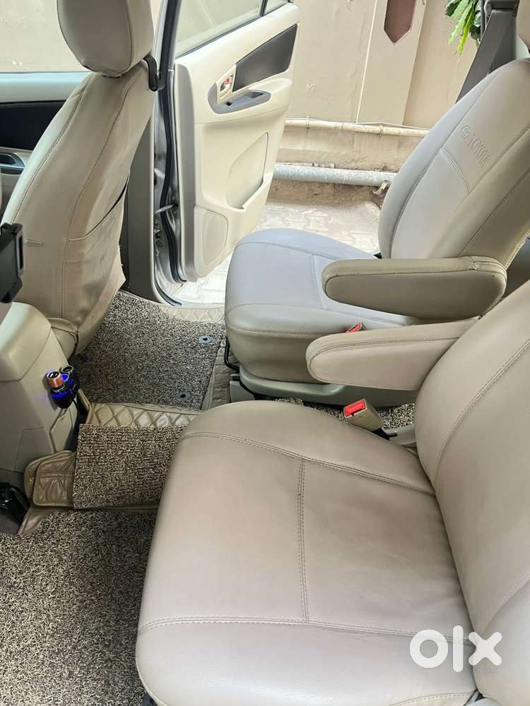Toyota Innova 2.5 G Diesel  1.05 Lakh Km  Full Toyota Service Record