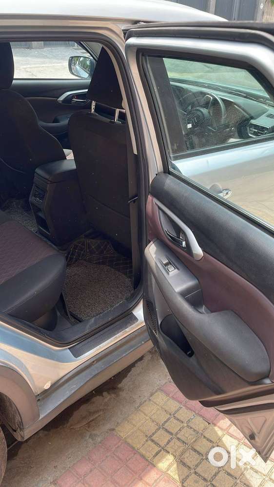 Maruti Suzuki Grand Vitara 2023 Petrol Well Maintained