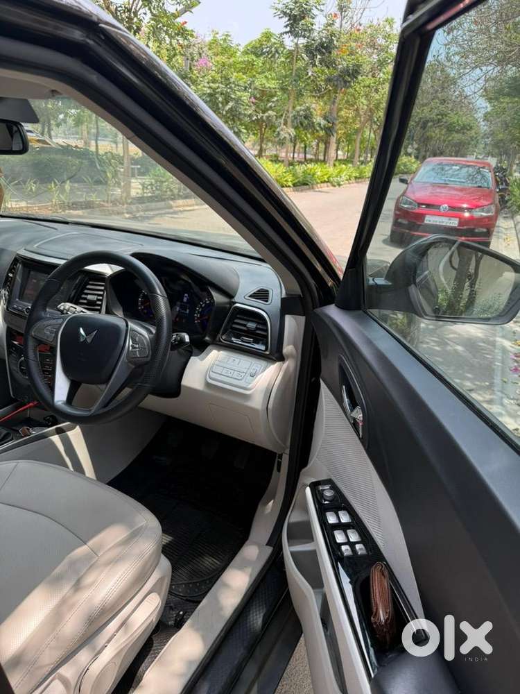 Mahindra Xuv300 2024 Petrol Well Maintained
