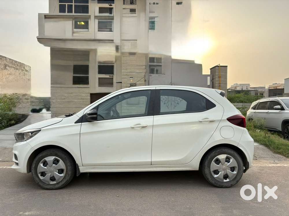 Tata Tiago Petrol 2024