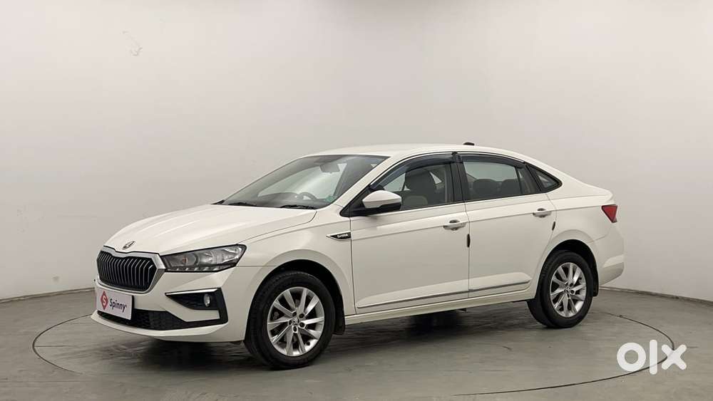 Skoda Slavia Ambition 1.0l Tsi At, 2023, Petrol