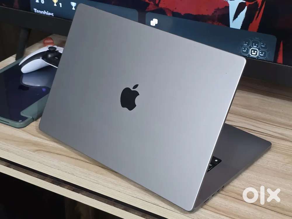 Apple M2 Pro Chip ₹1.22L
2023 Model
16-inch Liquid Retina XDR Display