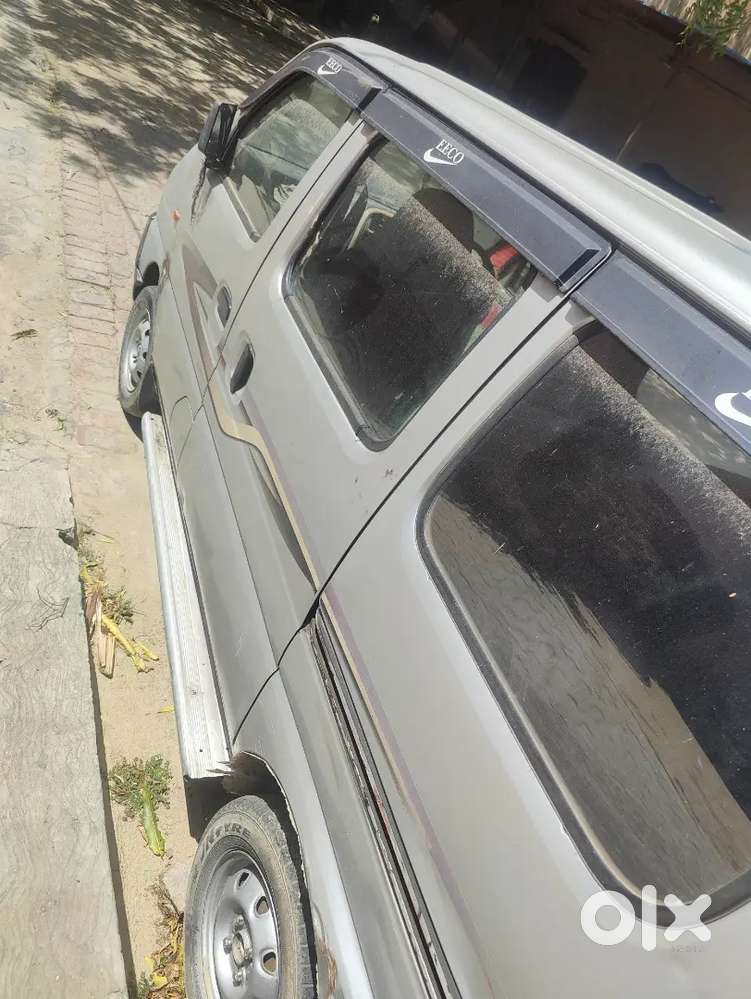 Ecco गाड़ी है 2010 मॉडल,, गाड़ी चालू कंडीशन में है,, एलपीजी चालू है,