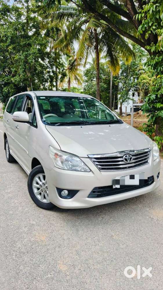 Toyota Innova 2.5 V Diesel 8-seater, 2012, Diesel