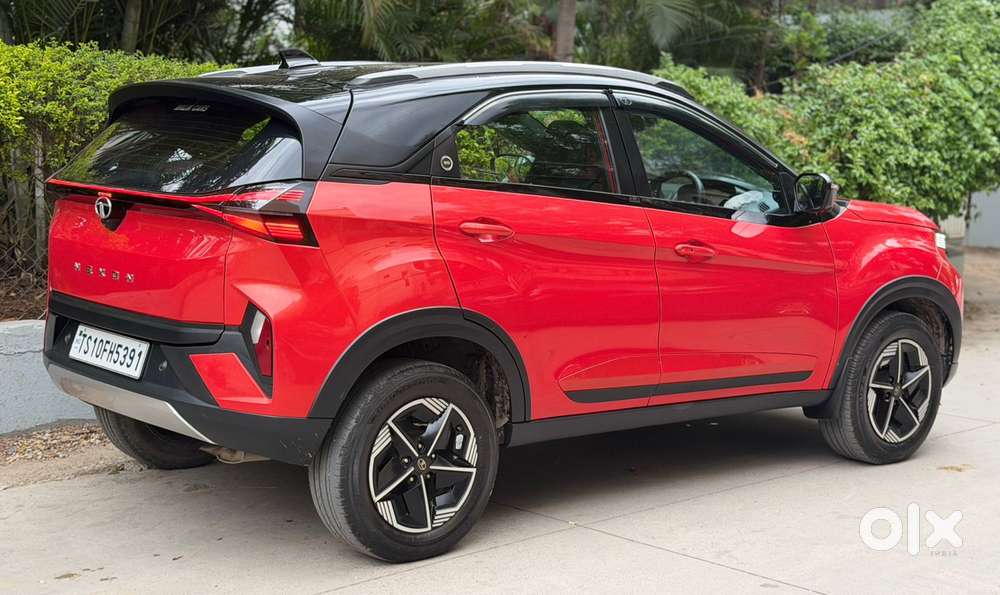 Tata Nexon Fearless Plus 1.2 Revotron Petrol 6 Mt, 2023, Petrol