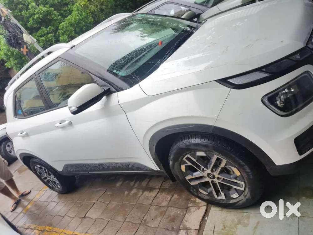 Hyundai Venue 1st Owner 2022 New Shape White Colour