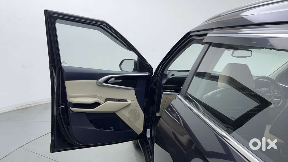 Kia Carens 1.4 Luxury Plus 6 Str, 2022, Petrol