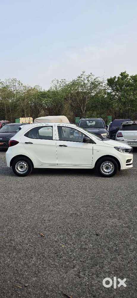 Tata Tiago 2026 April Petrol 1900 Km Driven,1 Month Old