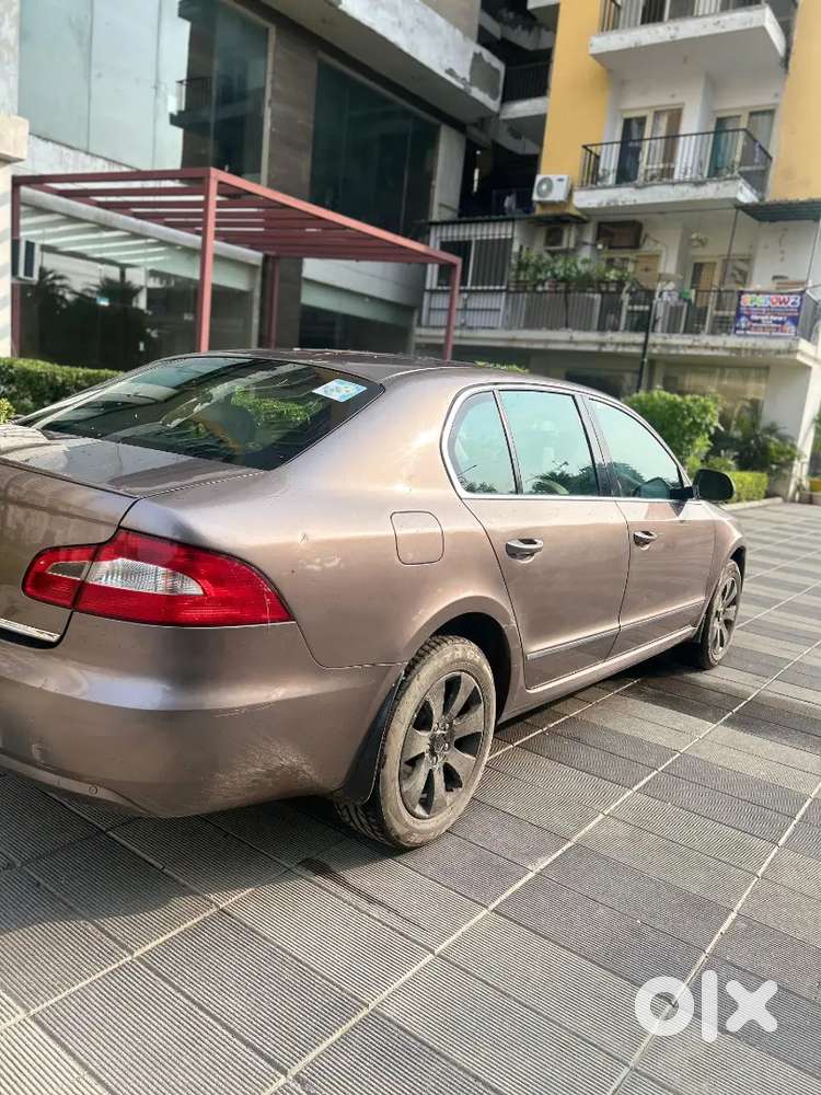 Skoda Superb Elegance 2013 Car