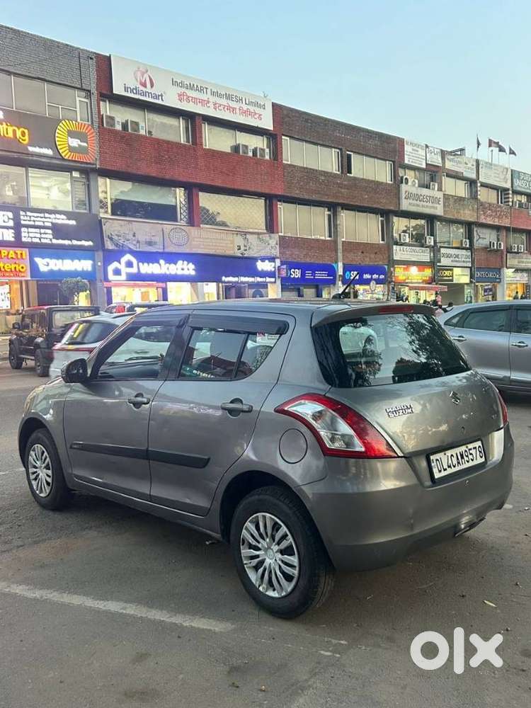 Maruti Suzuki Swift Vxi 1.2 Abs Bs-iv, 2012, Petrol