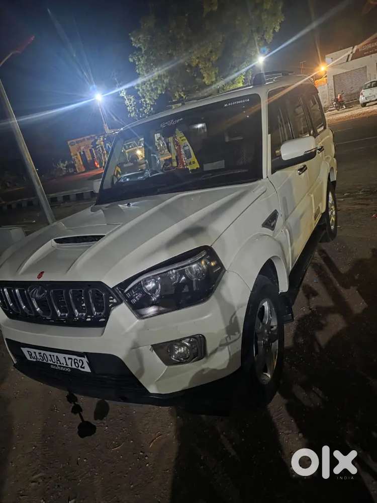 Mahindra Scorpio S11