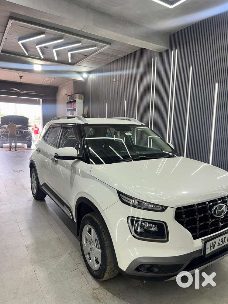 Hyundai Venue 2022 Petrol Well Maintained