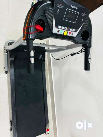 Selling brand new condition treadmill which is used only an hour Gym Fitness 1789511807