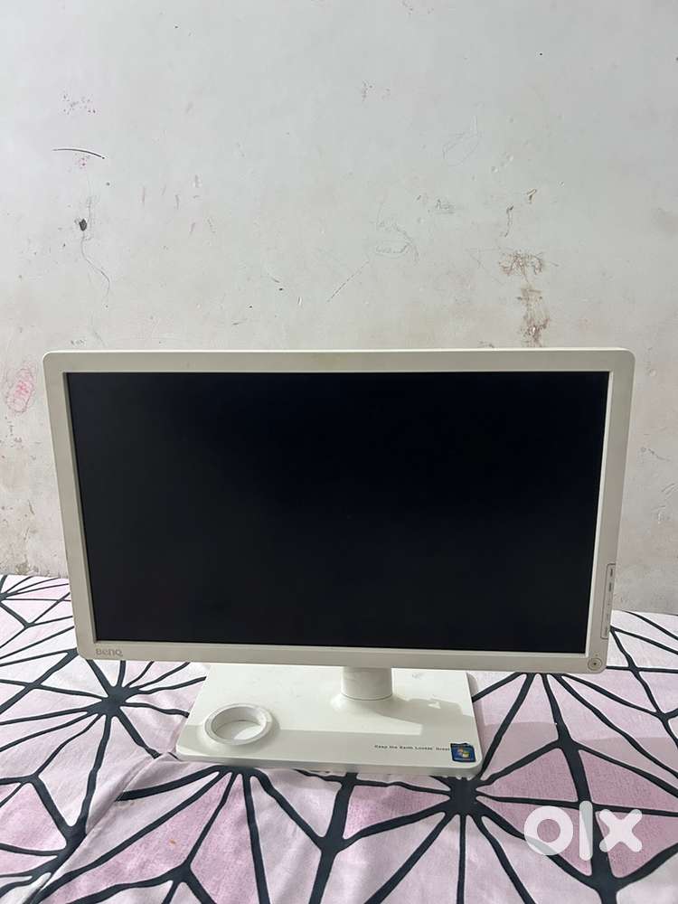 BenQ 22-inch Full HD LED Monitor (V2200 Eco) Perfect working condition