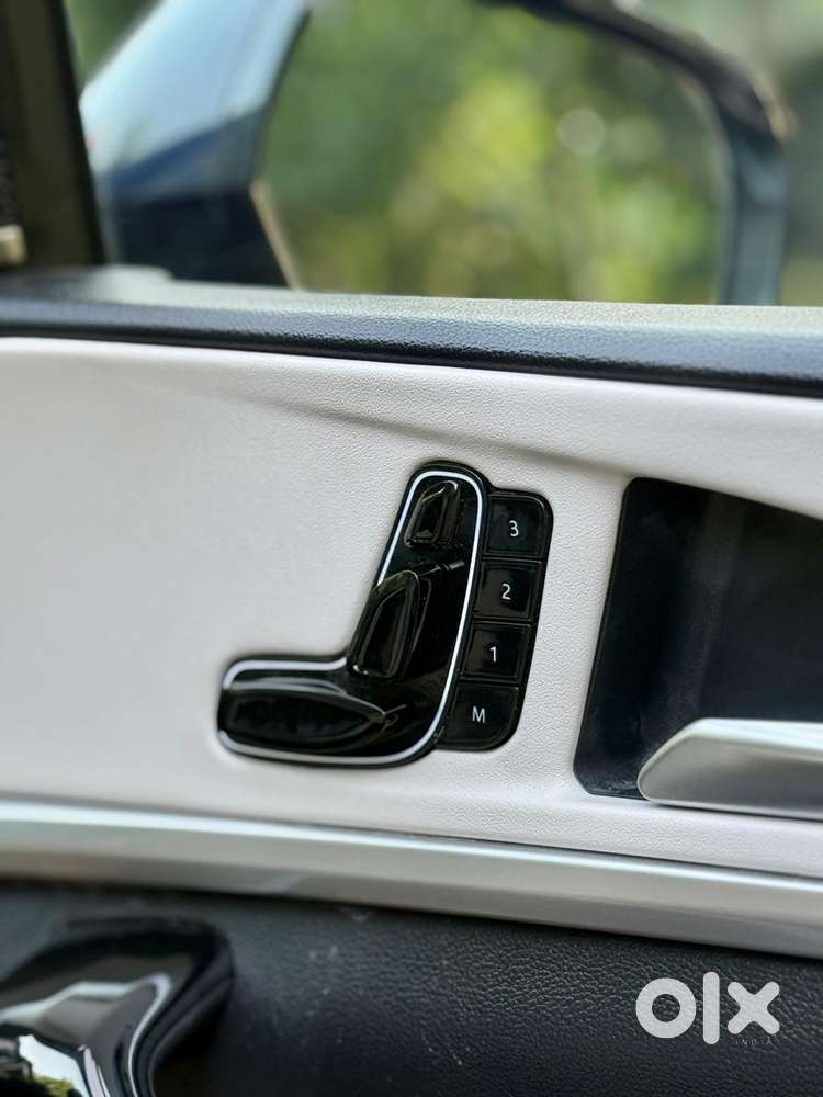 Mahindra Xuv700 2.2 Ax 7 Diesel At Luxury Pack Str, 2022, Diesel