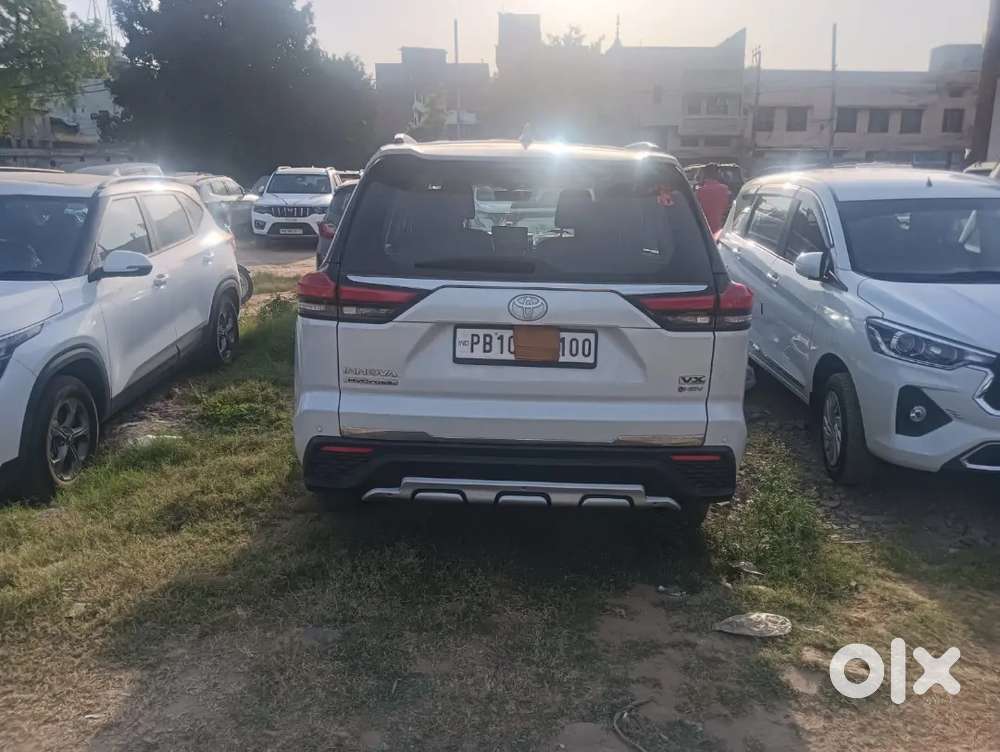 Toyota Innova Hycross 2025 Petrol 2000 Km Driven