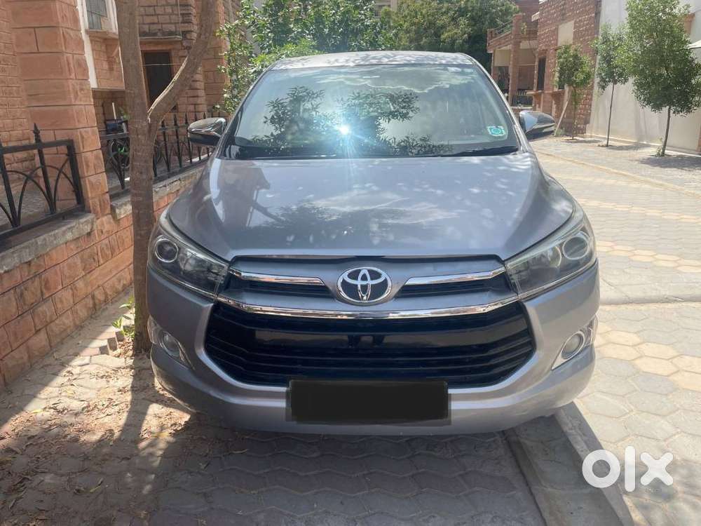 Silver Toyota Innova Crysta Zx Diesel Mt  1st Owner  Mint Condition