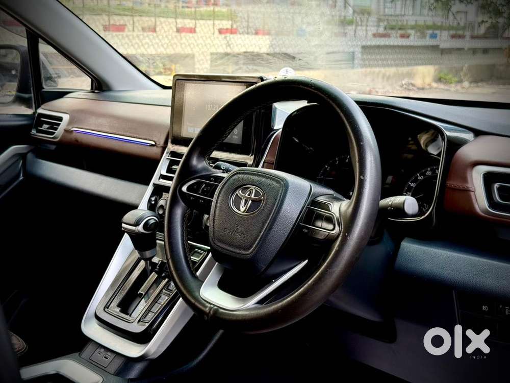 Toyota Innova Hycross Gx (o), 2025, Petrol