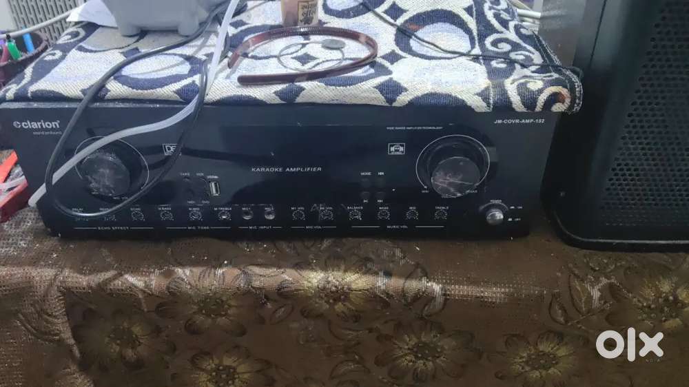 Clarion karaoke based amplifier 2 high quality cordless mic
