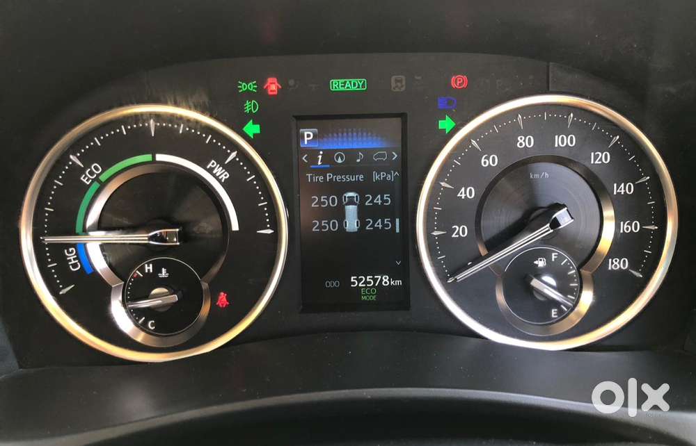 Toyota Vellfire 2.5 Executive Lounge, 2023, Cng & Hybrids